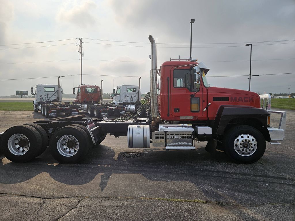 Slide images of 2020 MACK PINNACLE