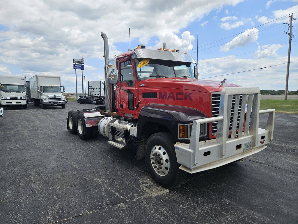 Slide images of 2020 MACK PINNACLE