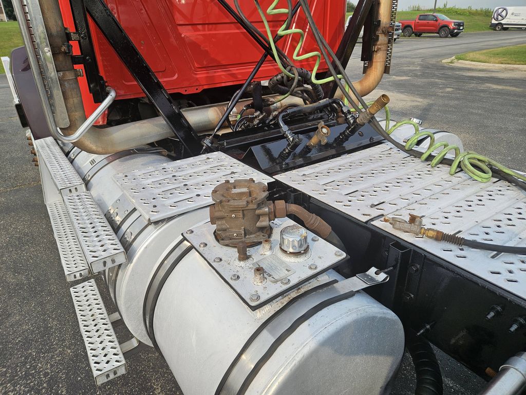 Slide images of 2020 MACK PINNACLE