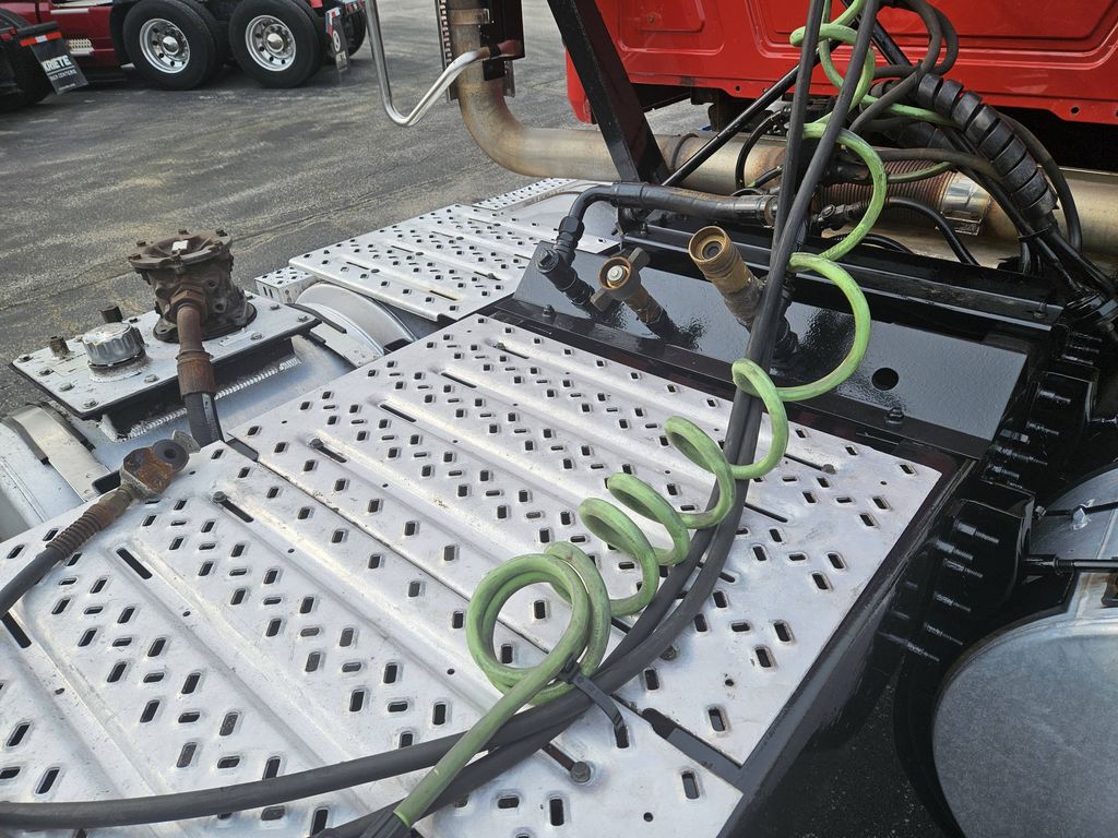 Slide images of 2020 MACK PINNACLE
