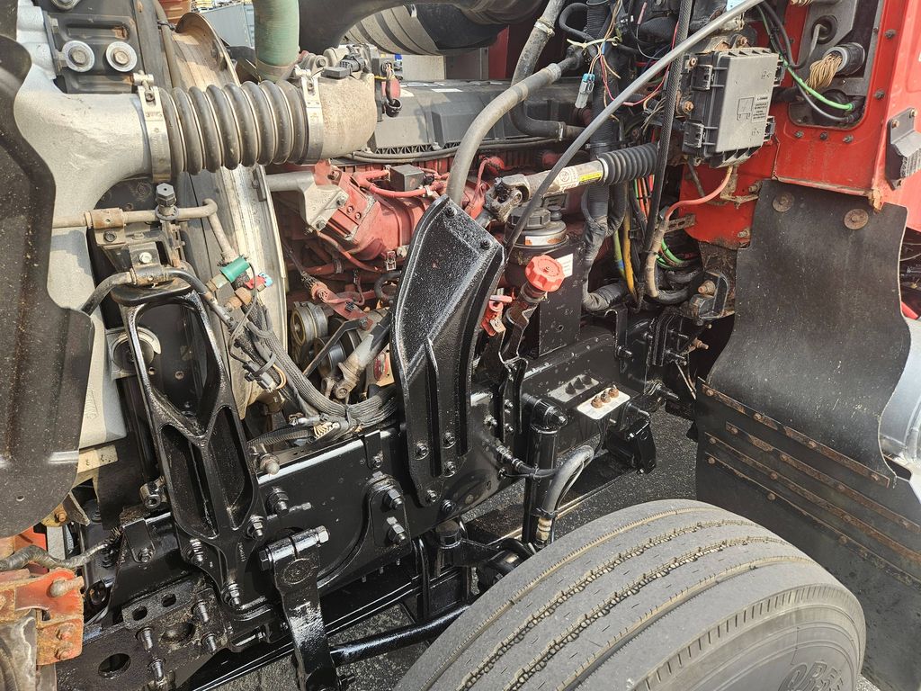 Slide images of 2020 MACK PINNACLE