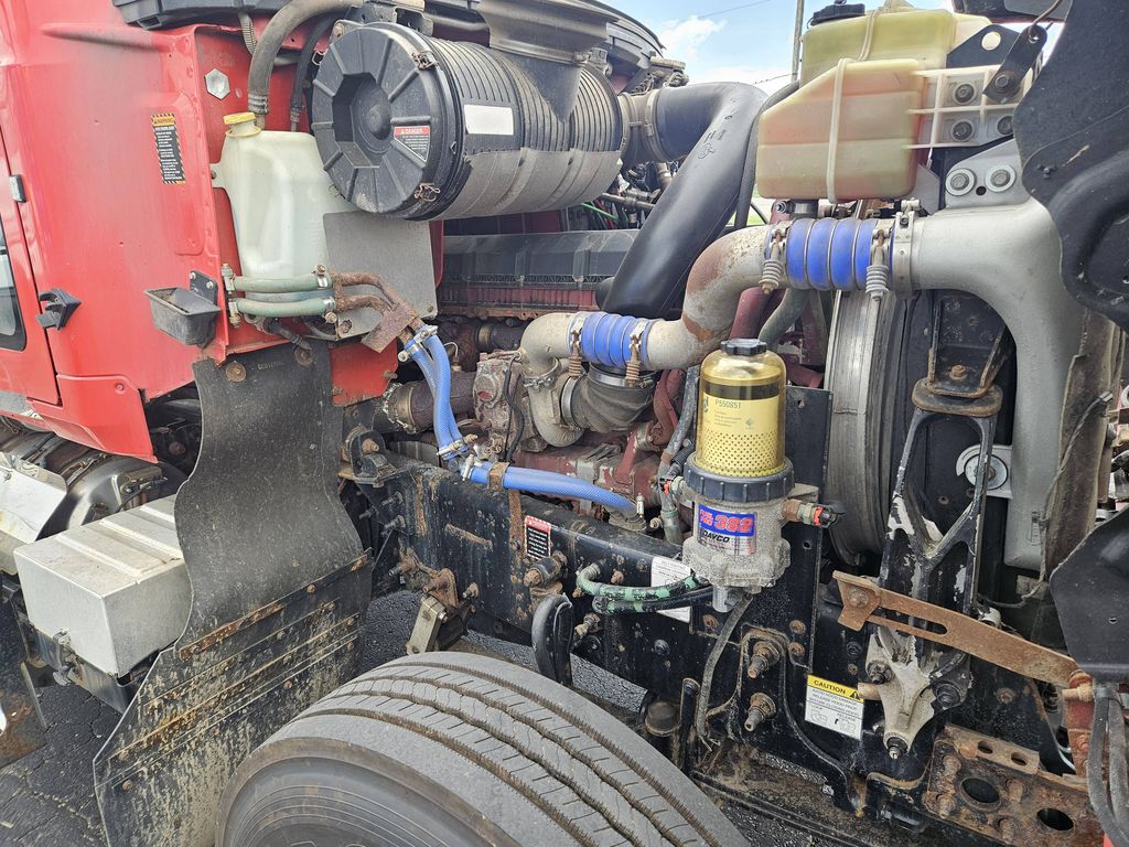 Slide images of 2020 MACK PINNACLE