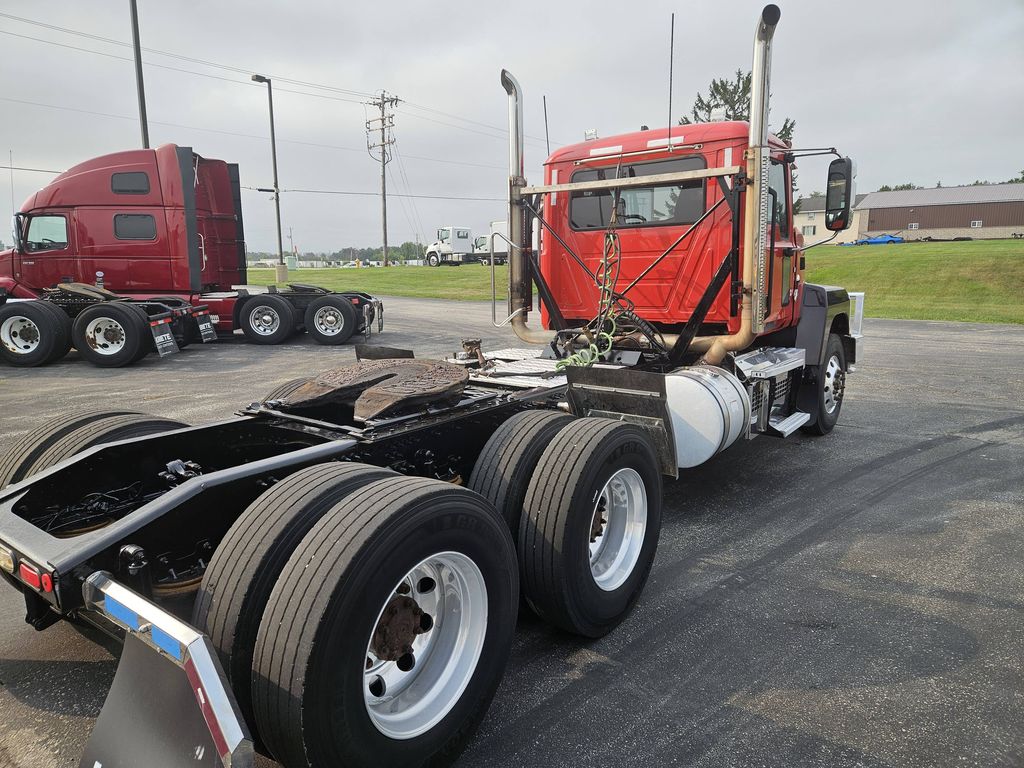 Slide images of 2020 MACK PINNACLE