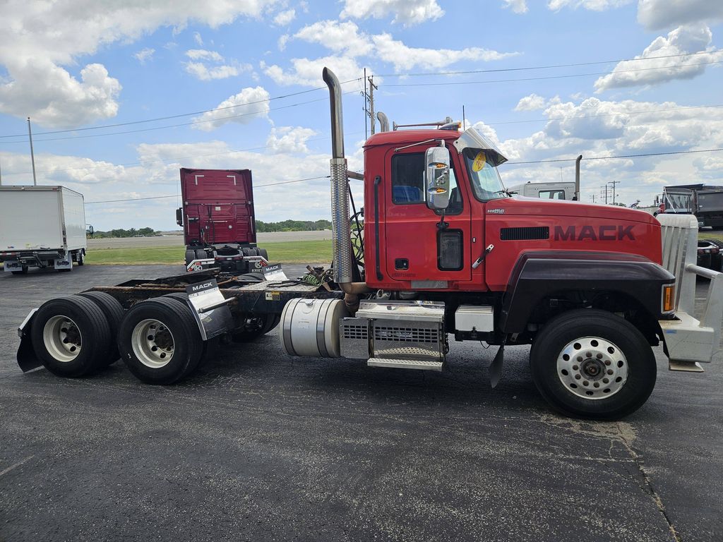 Slide images of 2020 MACK PINNACLE