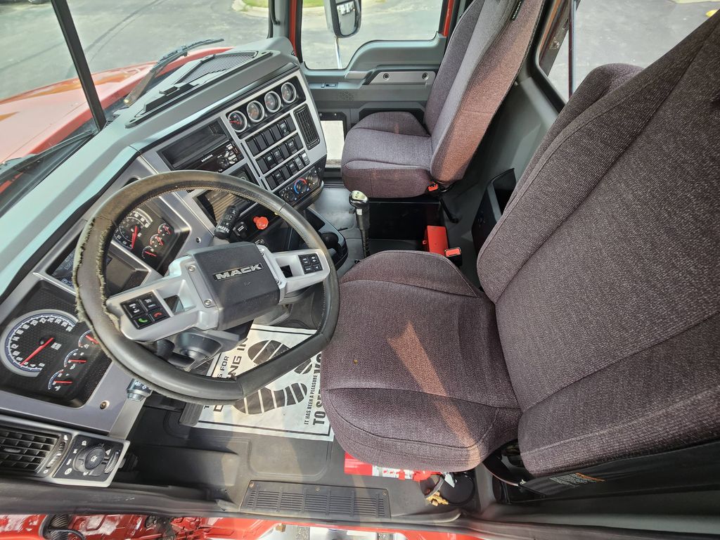 Slide images of 2020 MACK PINNACLE