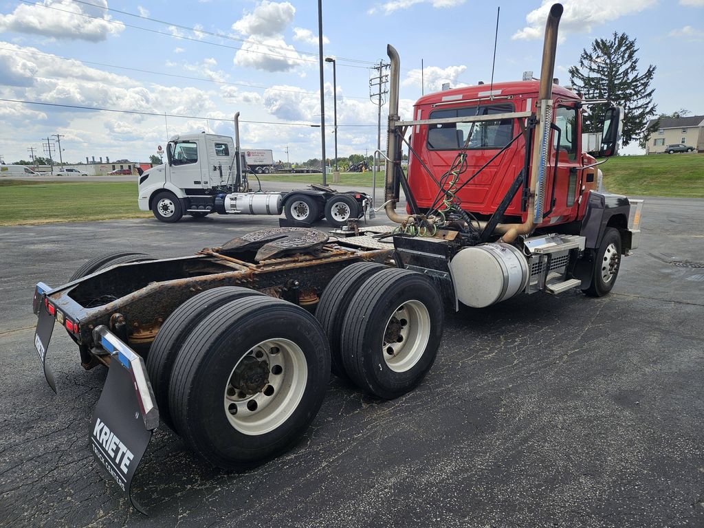 Slide images of 2020 MACK PINNACLE