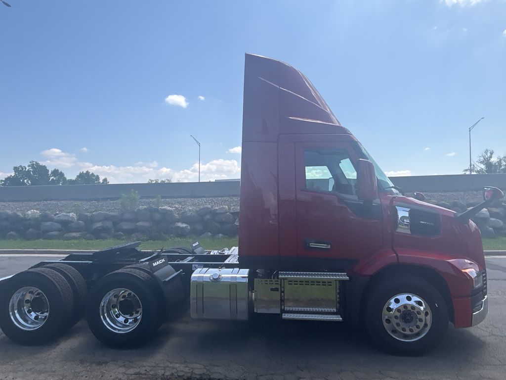 Slide images of 2027 MACK ANTHEM GEN2 64T