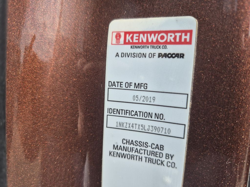 Slide images of 2020 KENWORTH CONSTRUCTION