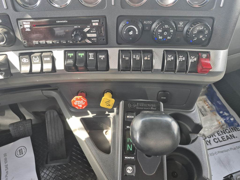 Slide images of 2020 KENWORTH CONSTRUCTION