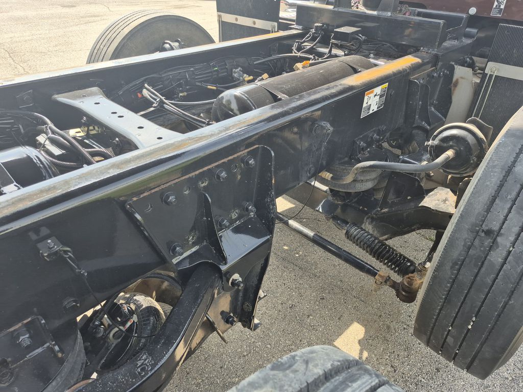 Slide images of 2020 KENWORTH CONSTRUCTION