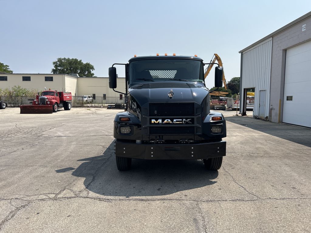 Slide images of 2026 MACK MD642