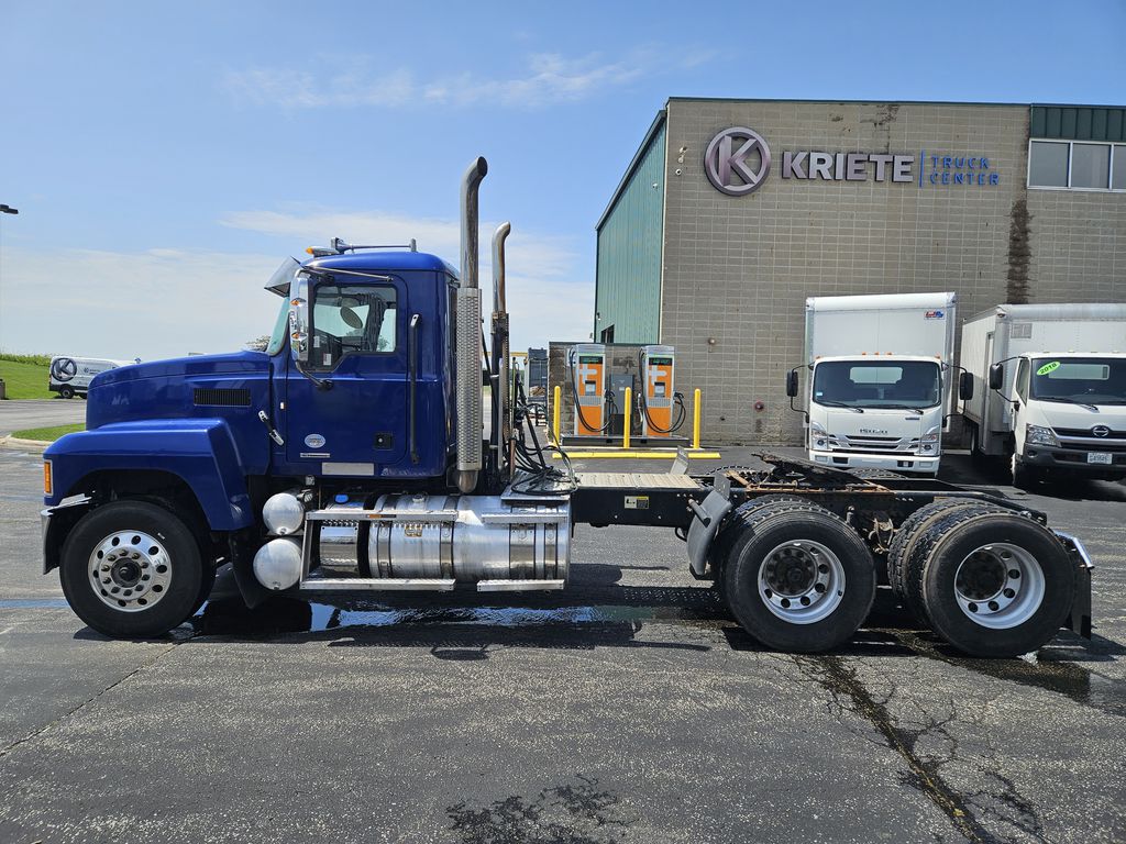 Slide images of 2021 MACK PINNACLE 