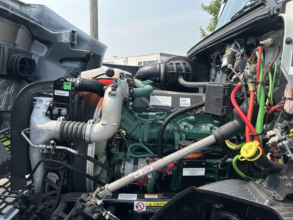 Slide images of 2026 VOLVO VNR64T660