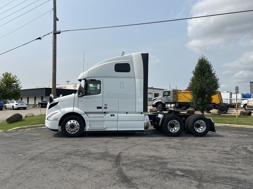 Slide images of 2026 VOLVO VNR64T660