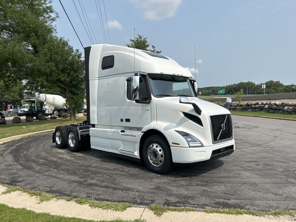 Slide images of 2026 VOLVO VNR64T660