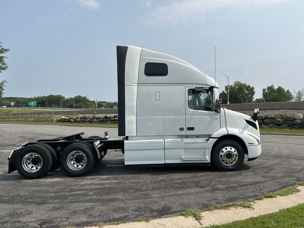 Slide images of 2026 VOLVO VNR64T660 