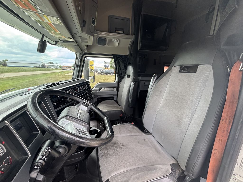 Slide images of 2020 MACK AN64T