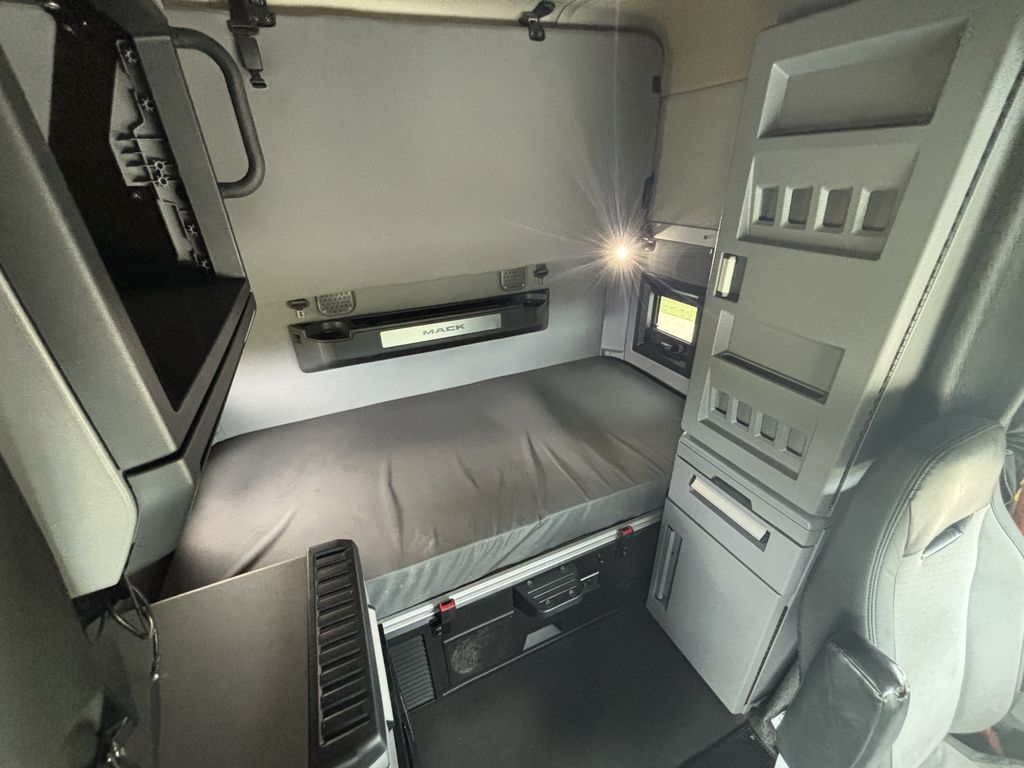 Slide images of 2020 MACK AN64T