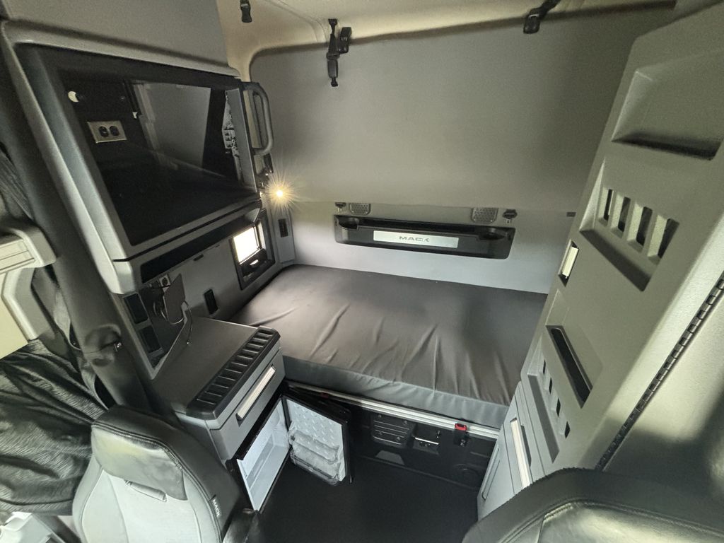 Slide images of 2020 MACK AN64T