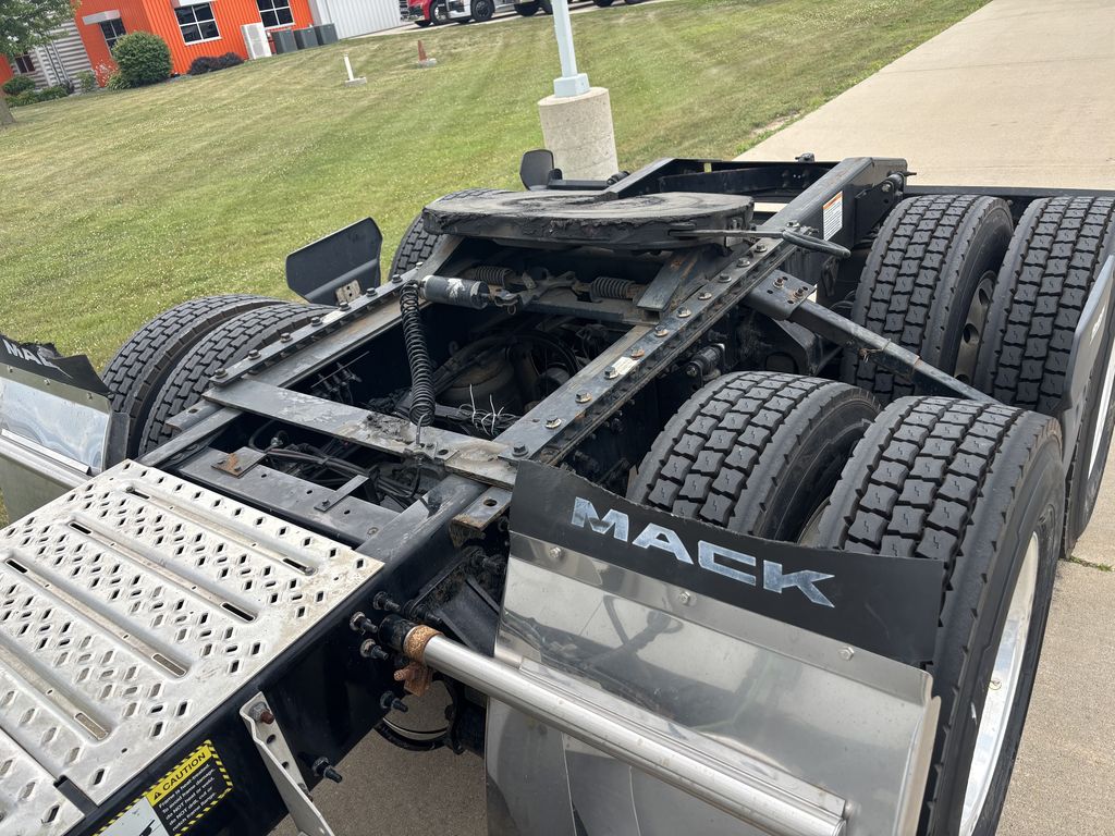 Slide images of 2020 MACK AN64T