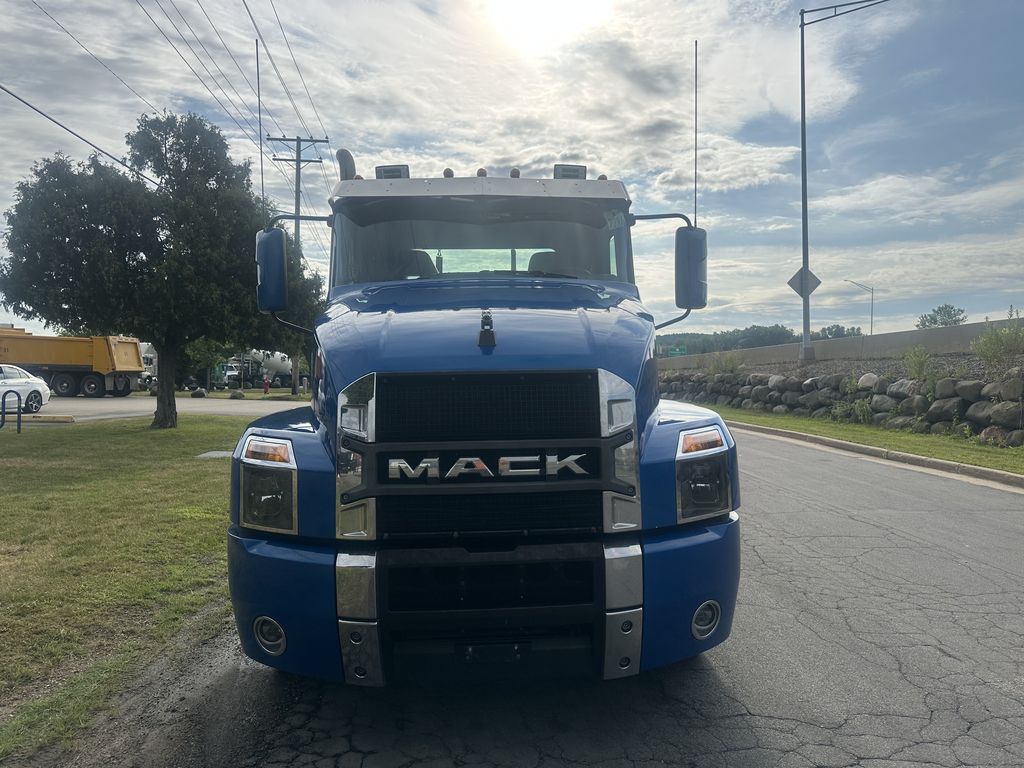 Slide images of 2021 MACK AN64T