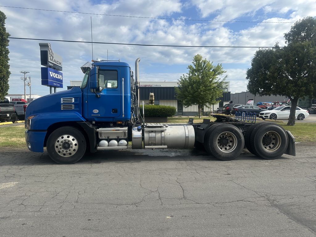 Slide images of 2021 MACK AN64T