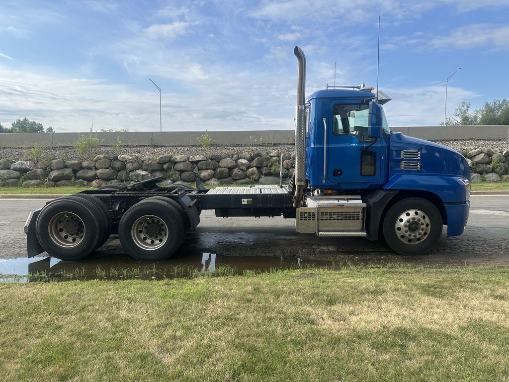 Slide images of 2021 MACK AN64T