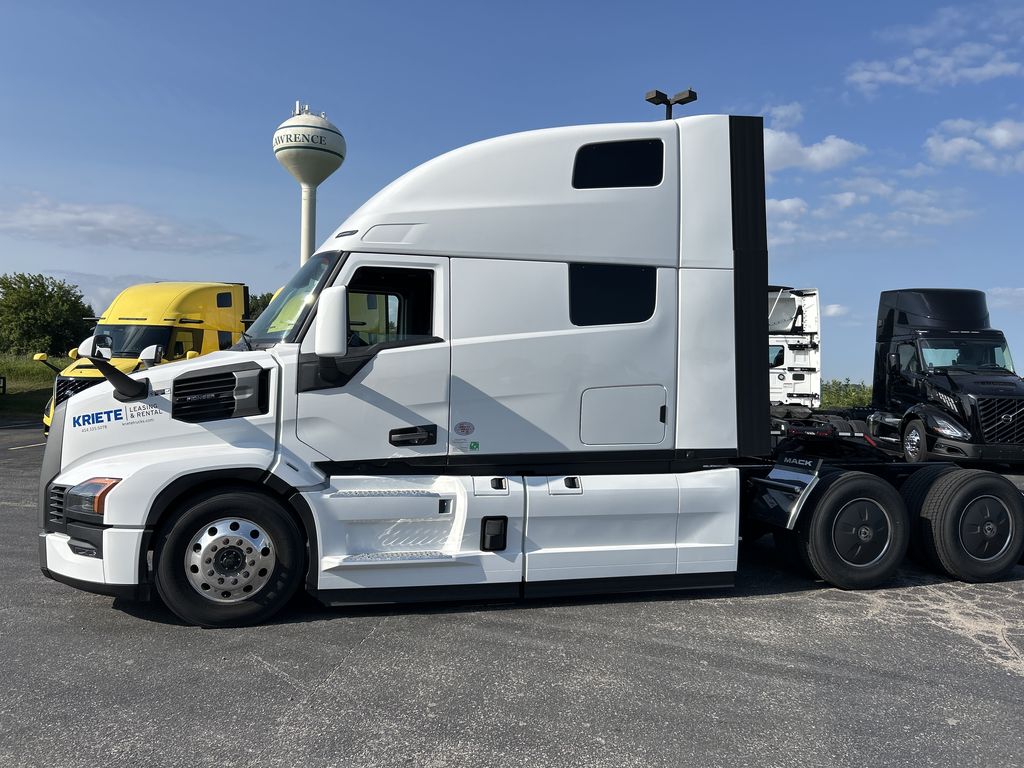 Slide images of 2026 MACK PR64T 76M DEMO