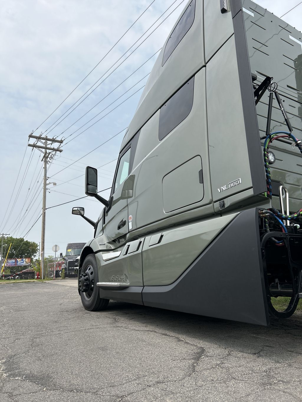 Slide images of 2027 VOLVO NEW VNL64T
