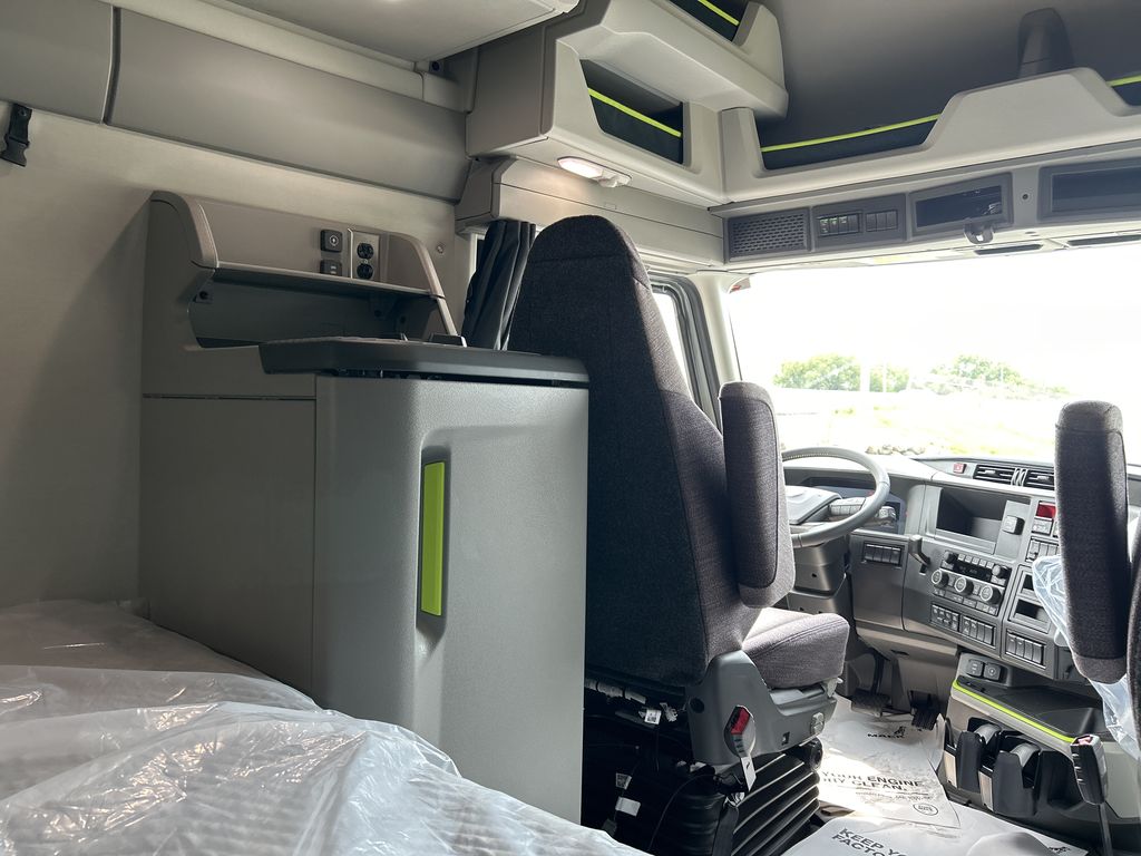 Slide images of 2027 VOLVO NEW VNL64T