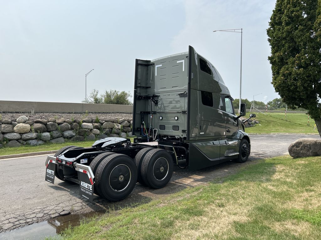 Slide images of 2027 VOLVO NEW VNL64T