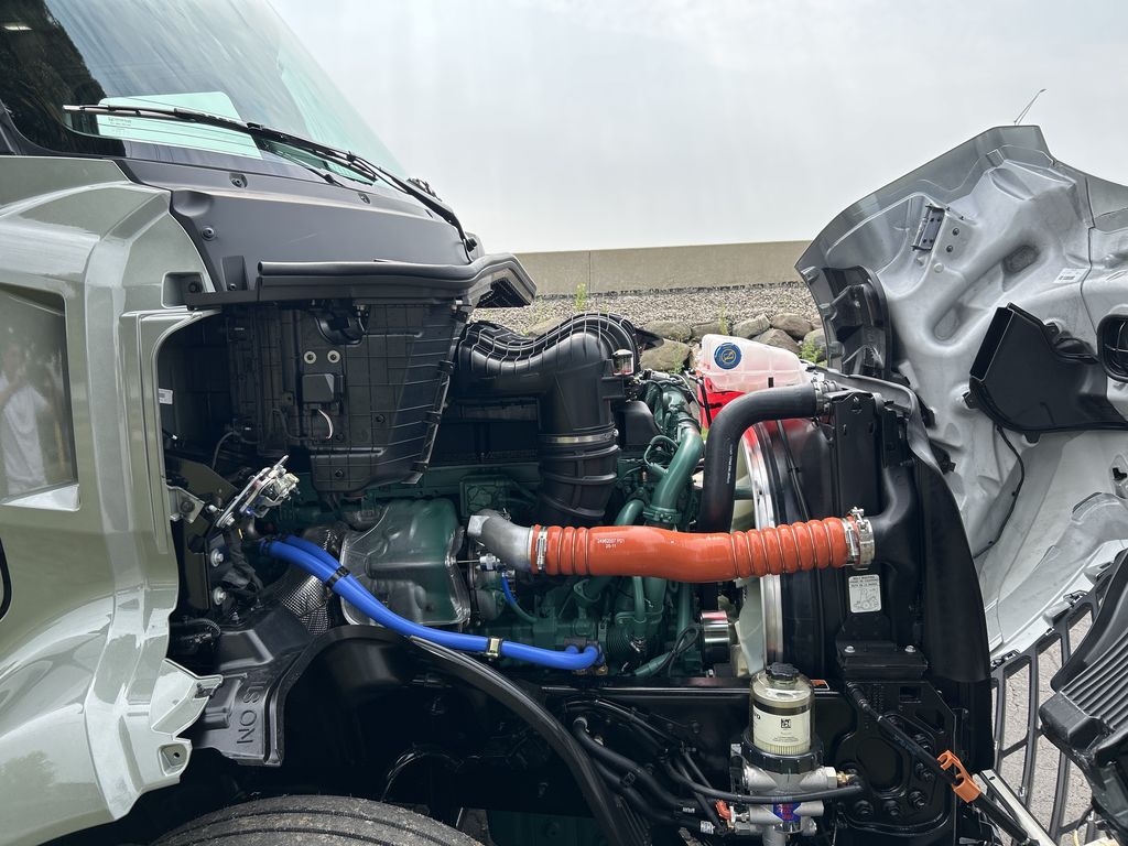 Slide images of 2027 VOLVO NEW VNL64T