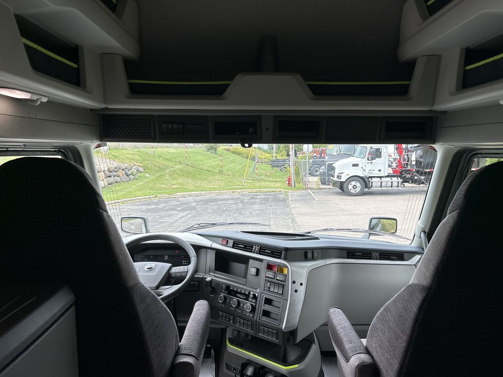Slide images of 2027 VOLVO NEW VNL64T