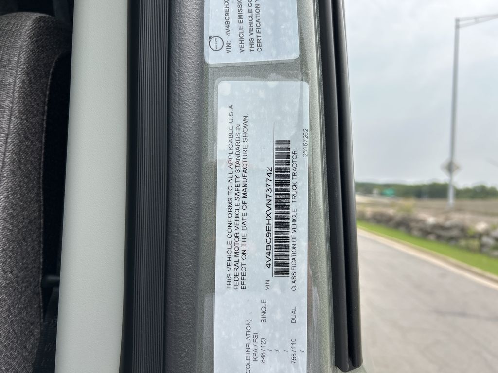 Slide images of 2027 VOLVO NEW VNL64T