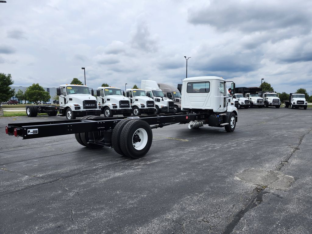Slide images of 2026 MACK MD642