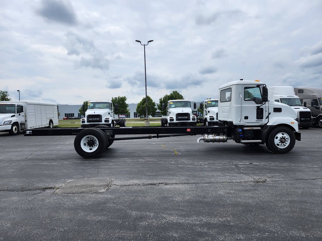 Slide images of 2026 MACK MD642
