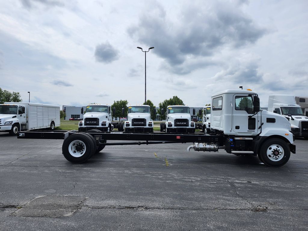 Slide images of 2026 MACK MD642
