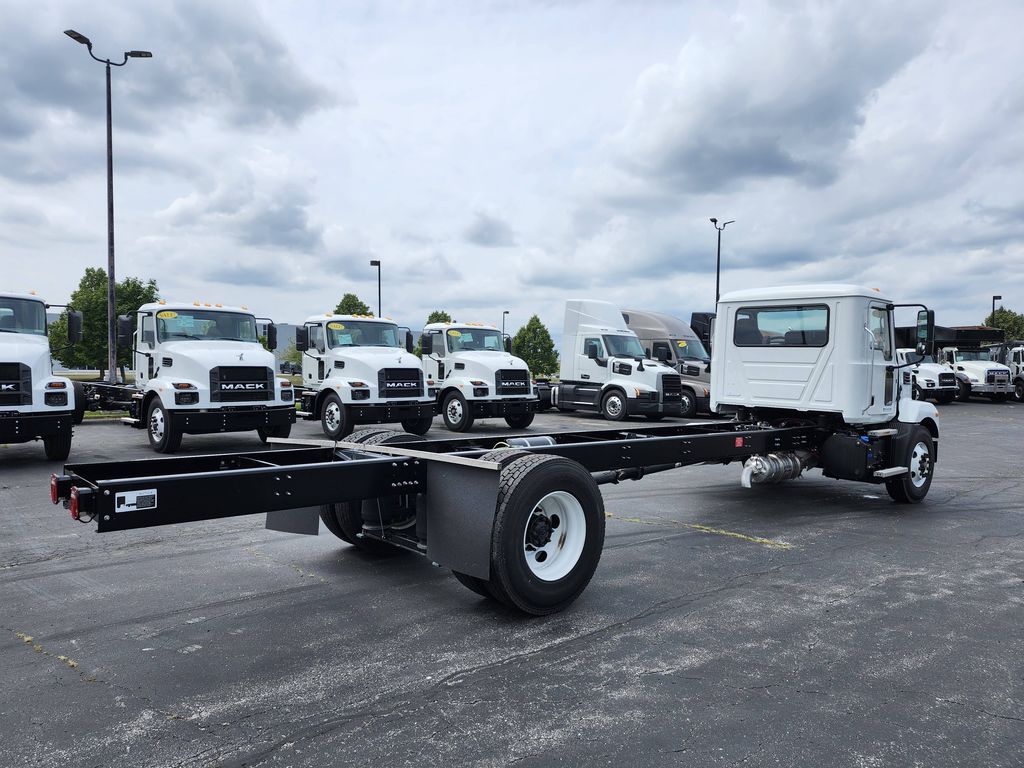 Slide images of 2026 MACK MD642