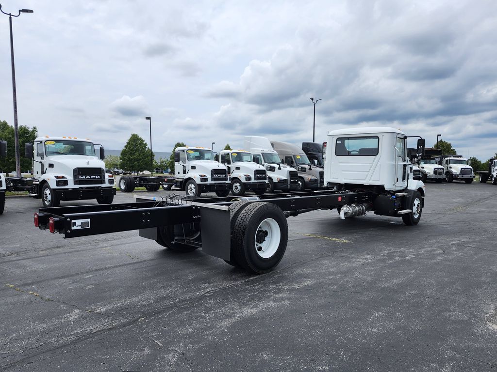 Slide images of 2026 MACK MD642