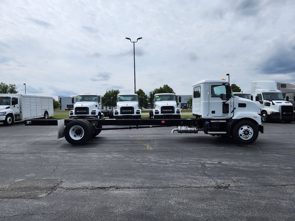 Slide images of 2026 MACK MD642