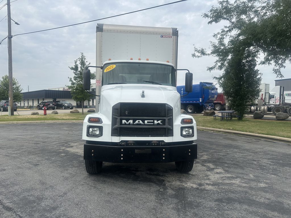 Slide images of 2022 MACK MD642
