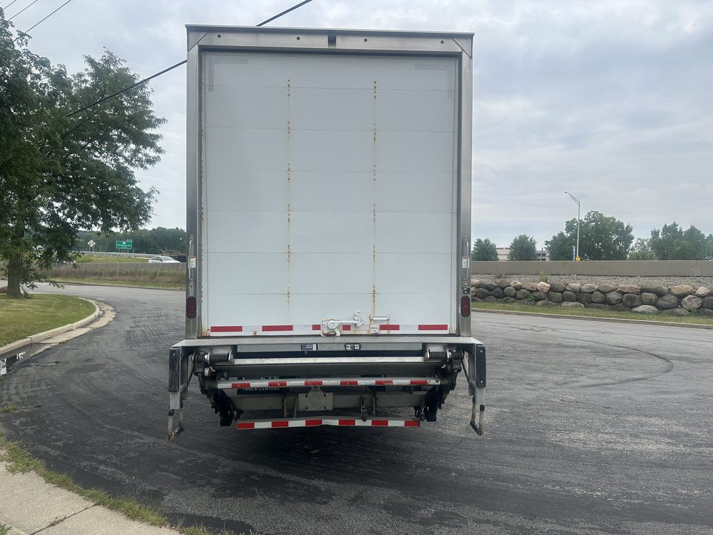 Slide images of 2022 MACK MD642