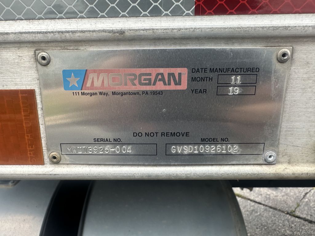Slide images of 2022 MACK MD642