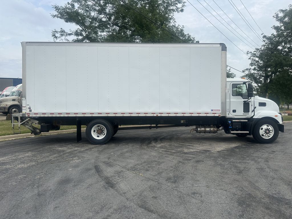 Slide images of 2022 MACK MD642