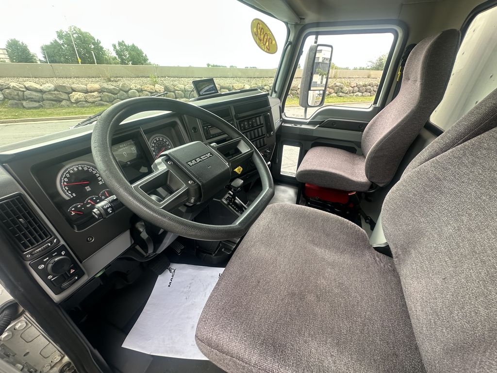 Slide images of 2022 MACK MD642