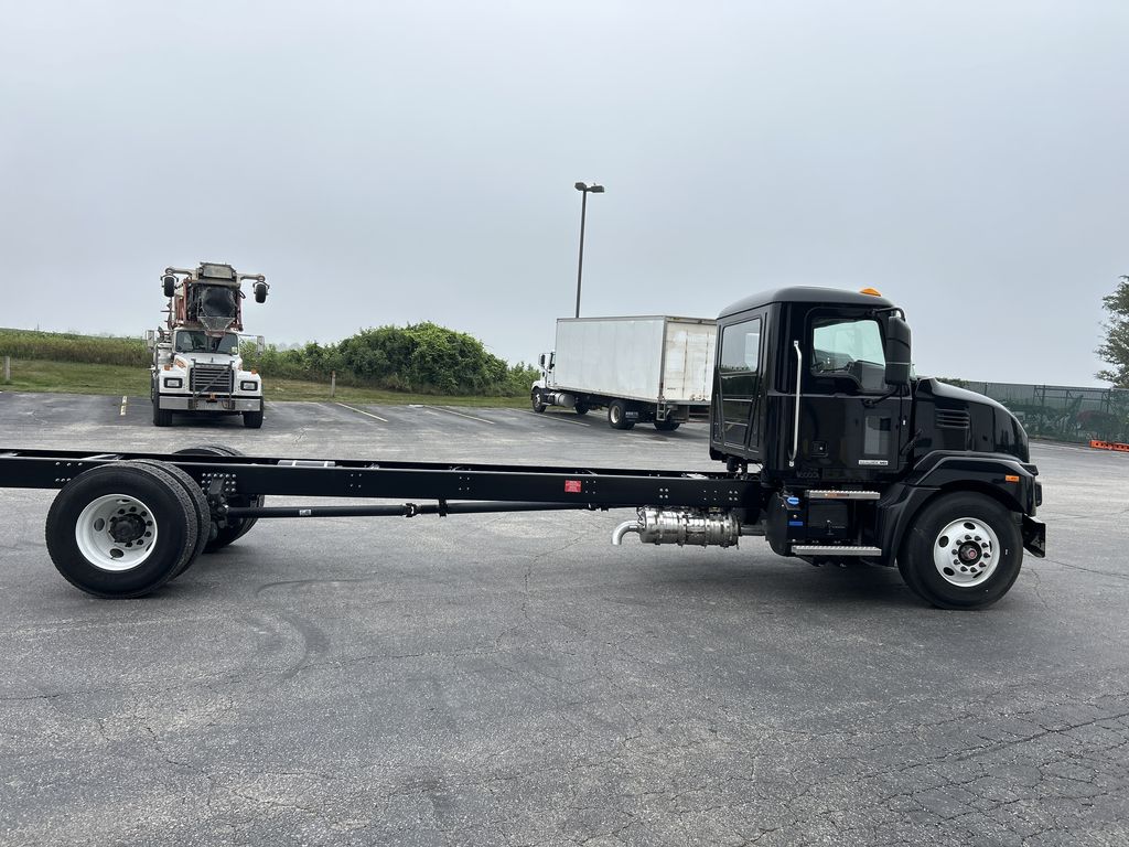 Slide images of 2026 MACK MD642