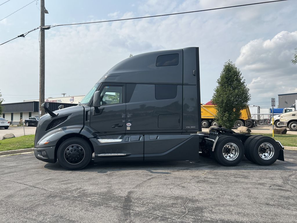 Slide images of 2027 VOLVO VNL64T860