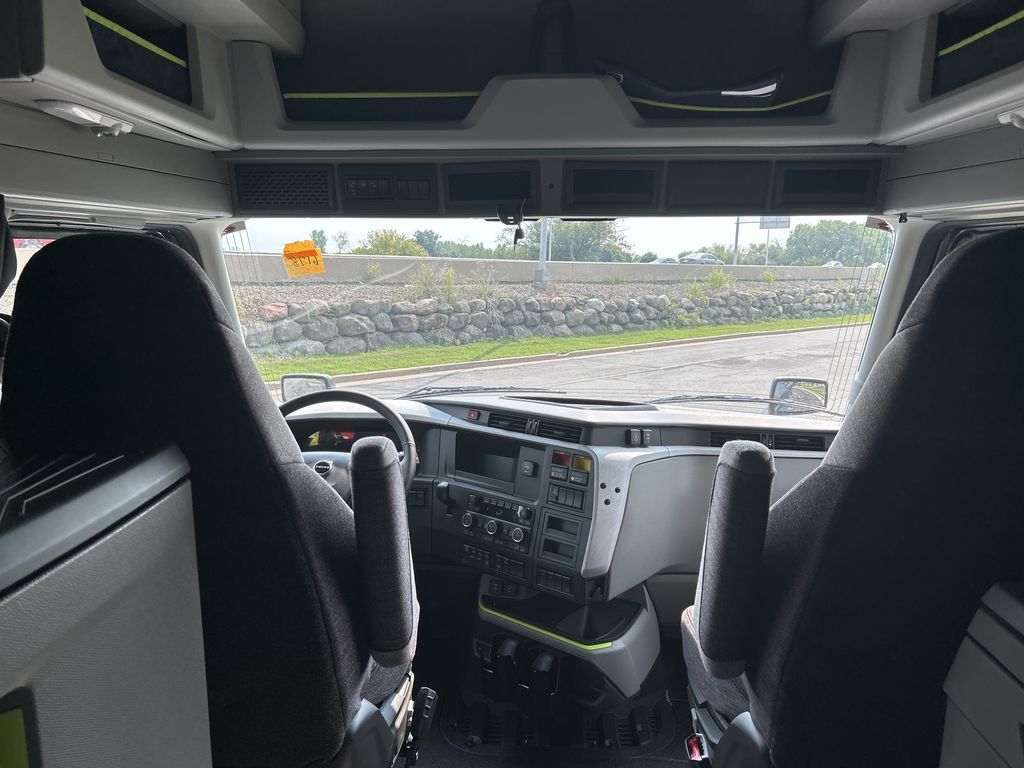 Slide images of 2027 VOLVO VNL64T860