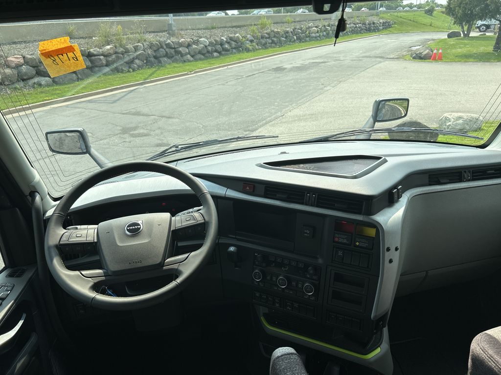 Slide images of 2027 VOLVO VNL64T860