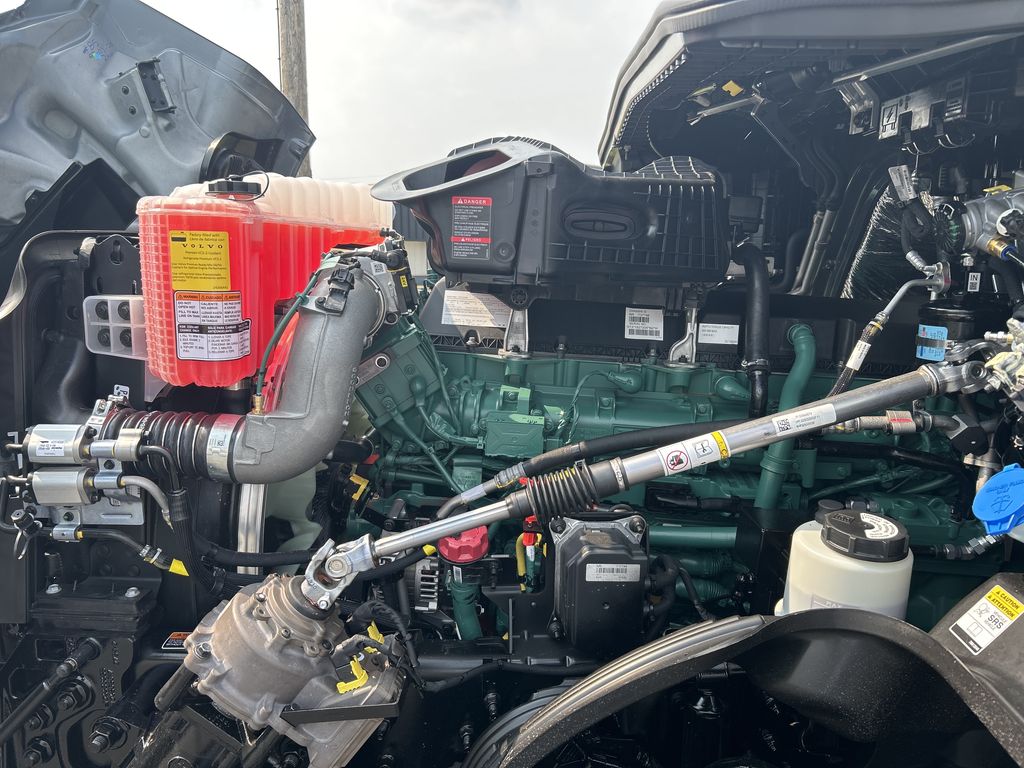 Slide images of 2027 VOLVO VNL64T860